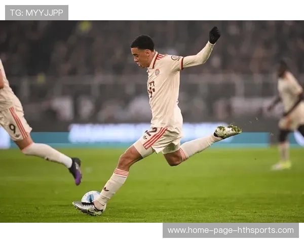 加拿大战德国：戴维斯高速奔袭助攻，穆西亚拉回敬世界波